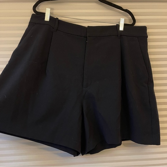 Abercrombie & Fitch Pleated Shorts - Picture 1 of 4